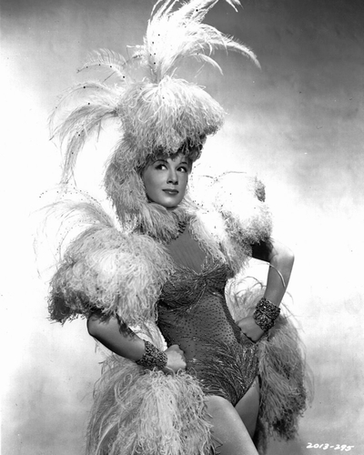 Betty Hutton - Mit Revue-Kleid